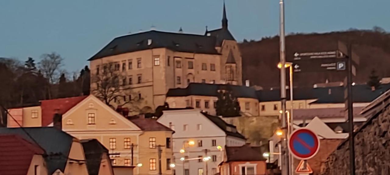 Apartman - Cafe Princ Pod Hradem Wifi, Klima Sternberk Exterior photo